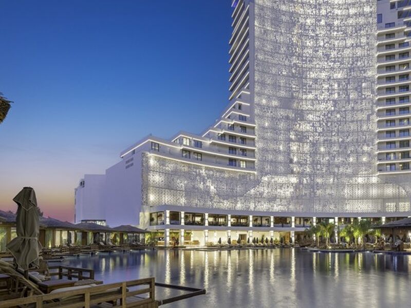 Grand Sapphire Resort