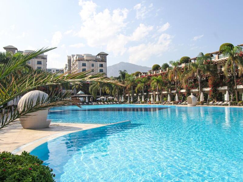 Cratos Premium Hotel