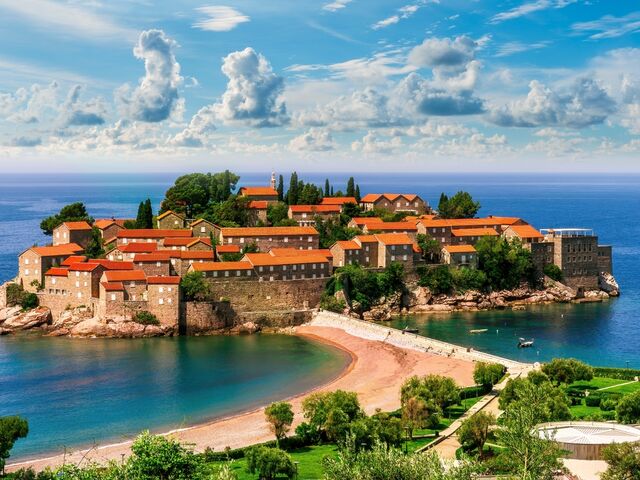 BUDVA Air Montenegro Hava Yolları İle 4 Gece 5 Gün (TIV-TGD) *