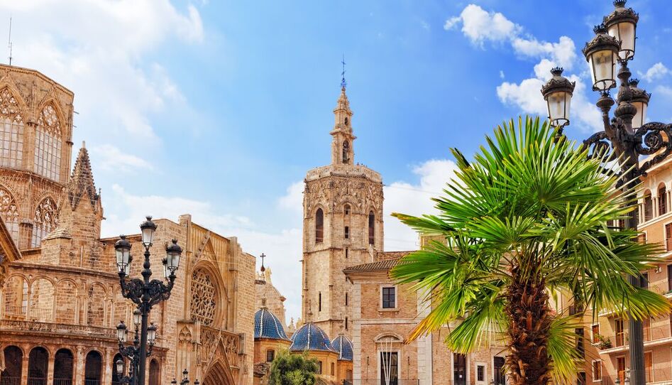 İzmir Hareketli İspanya ve Endülüs İkonları Turu SunExpress ile 7 Gece 8 Gün IS001 (BCN-BCN)