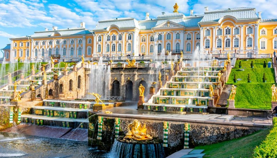 Kral & Kraliçe: St. Petersburg & Moskova PC 2026 (LED-VKO)